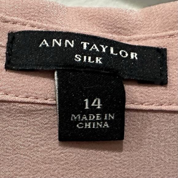 Ann Taylor Pink Mauve 100% Silk Long Sleeve‎ V Neck Blouse Womens Size 14 - Picture 3 of 6